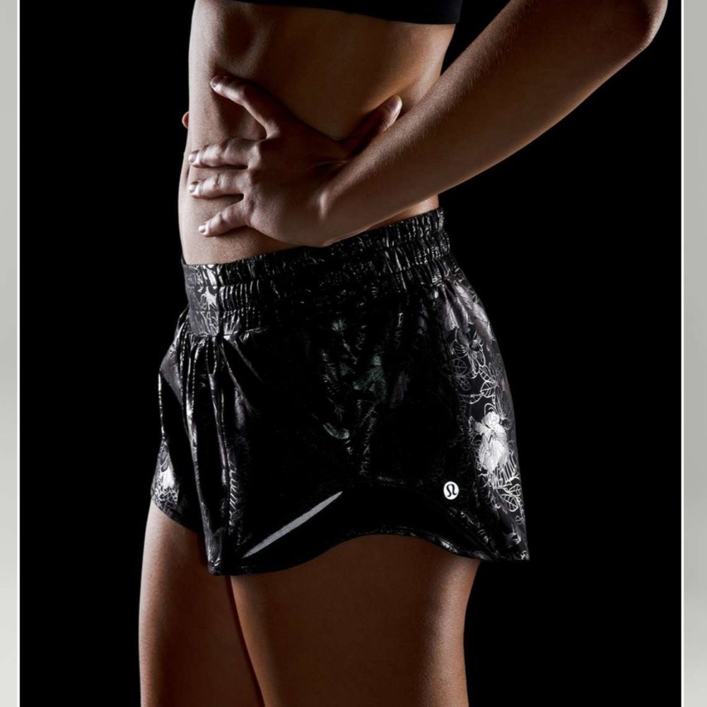 • Lululemon • Hotty Hot Low-Rise Lined Short 2.5"
Flourish Black Iridescent Foil